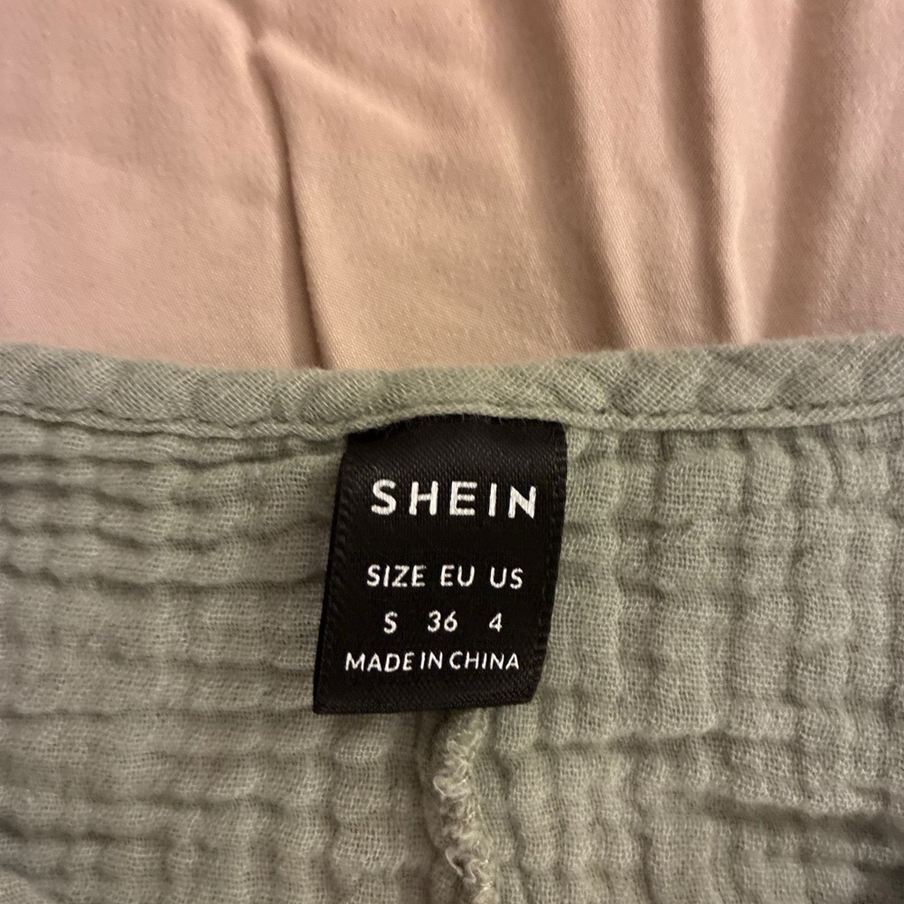 Women's Green Linen V-Neck Top - Picture 2 of 4